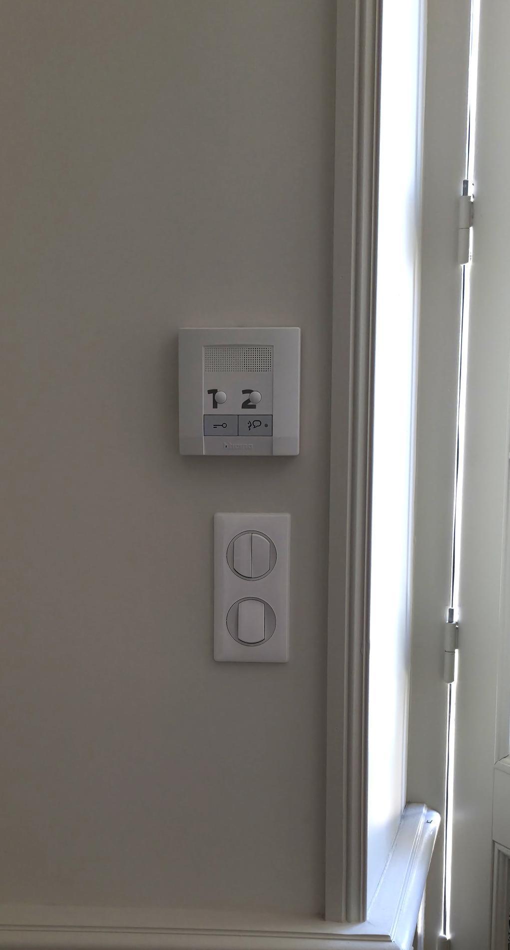Installation d'interphones, vidéophones, caméras de sécurité